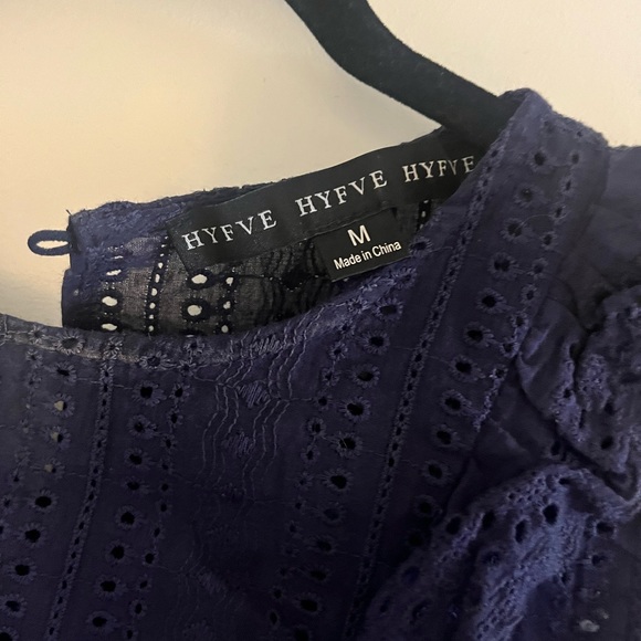 Blue lace sleeveless top - Picture 2 of 2